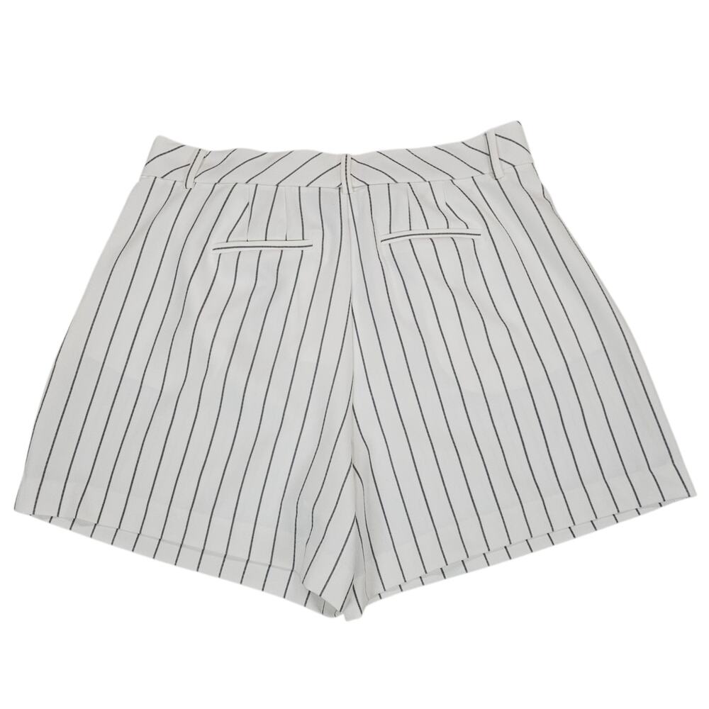 NWT Torrid Shorts Womens Size 16 White Black Pinstrip Twill Tailored Classic - Picture 2 of 11